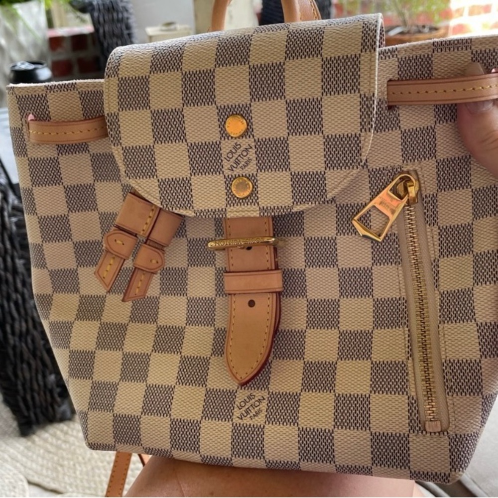 LOUIS VUITTON
Retail: $2.120
Date Code: SR2200
Made Year: 2020/Dust Bag and Box